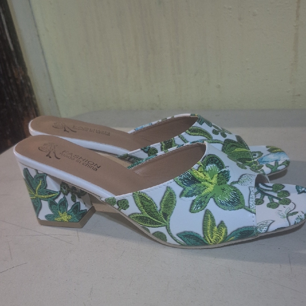 Green Floral Embroidered Mules